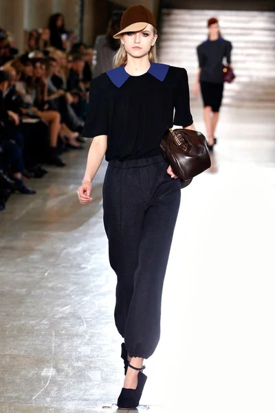 Look 10